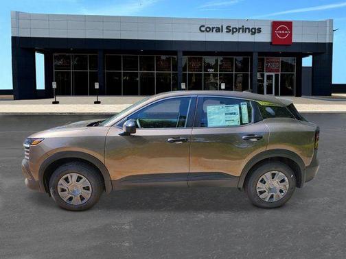 Canyon Bronze M 2026 Nissan Kicks S