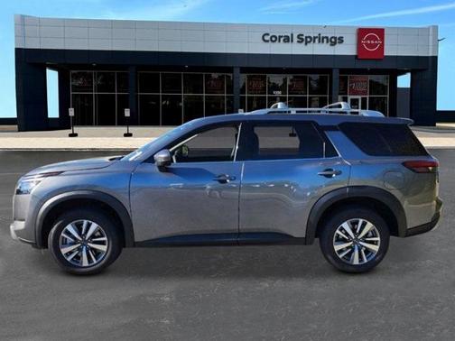 2025 Nissan Pathfinder SL