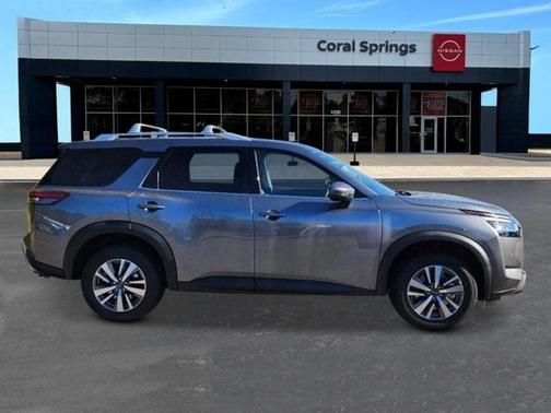 2025 Nissan Pathfinder SL