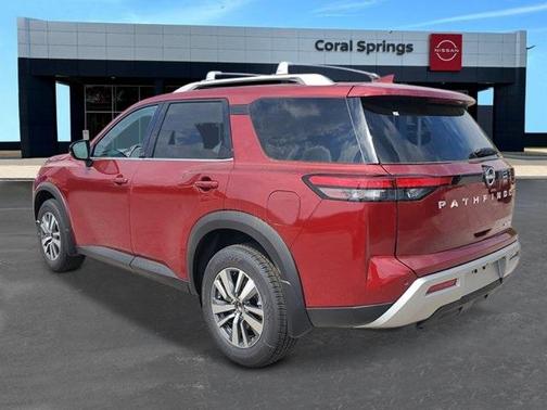 2025 Nissan Pathfinder SL