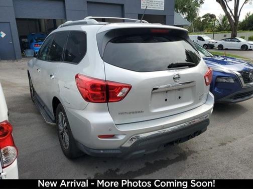 2017 Nissan Pathfinder SL