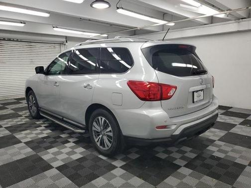 2017 Nissan Pathfinder SL
