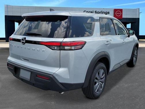 2025 Nissan Pathfinder S