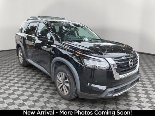 2022 Nissan Pathfinder SL
