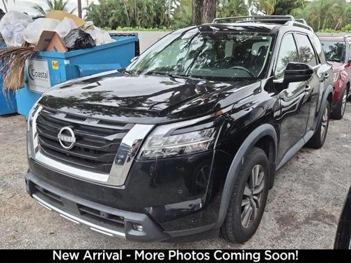 2022 Nissan Pathfinder SL