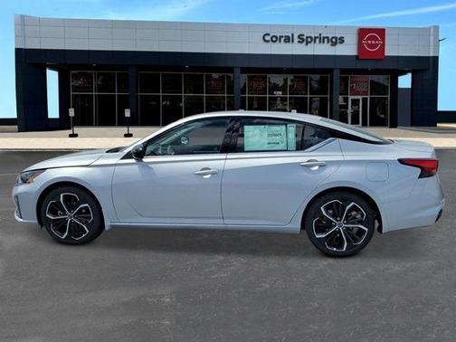 2025 Nissan Altima SR