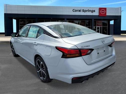 2025 Nissan Altima SR
