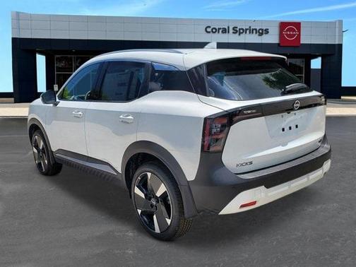 2025 Nissan Kicks SR