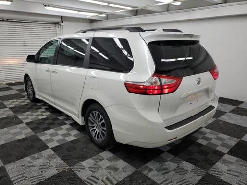 2019 Toyota Sienna L