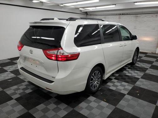 2019 Toyota Sienna L