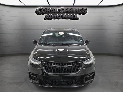 Diamond Black 2025 Chrysler Pacifica Limited