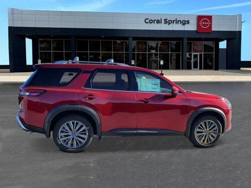 2025 Nissan Pathfinder SL