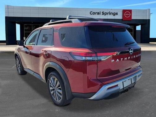 2025 Nissan Pathfinder SL