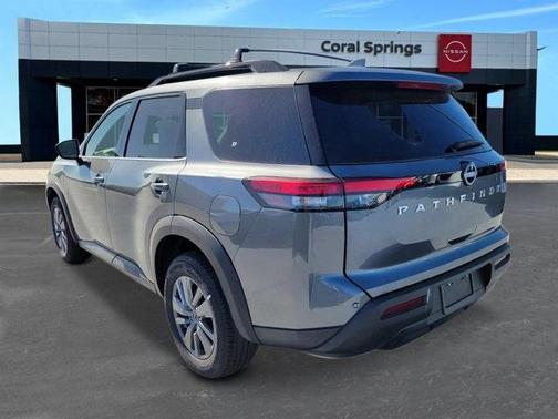 2025 Nissan Pathfinder SV