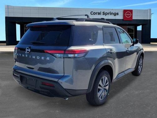 2025 Nissan Pathfinder SV