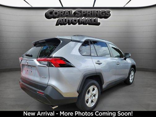 Silver Sky Metallic 2019 Toyota RAV4 XLE