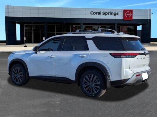 2025 Nissan Pathfinder SL