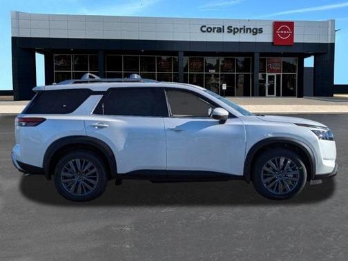 2025 Nissan Pathfinder SL