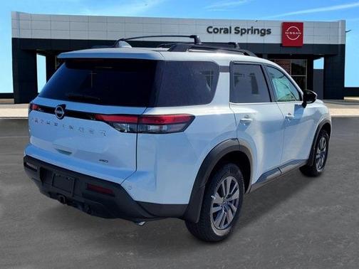 2025 Nissan Pathfinder SV