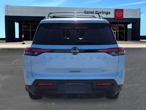 2025 Nissan Pathfinder SV