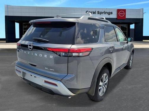 2025 Nissan Pathfinder SL