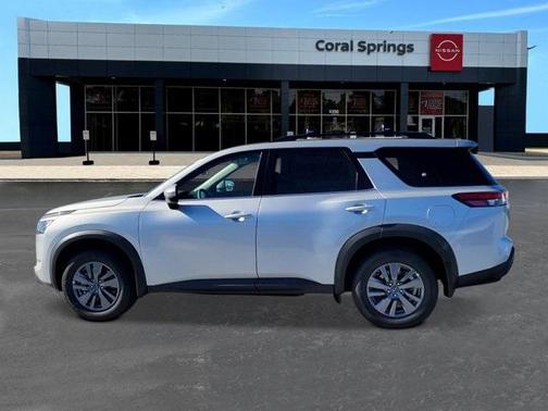 2025 Nissan Pathfinder SV