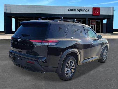 2025 Nissan Pathfinder SV
