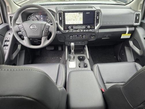 2025 Nissan Frontier SL