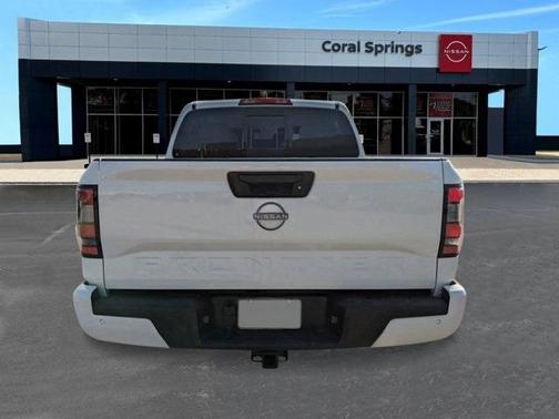 2025 Nissan Frontier SV