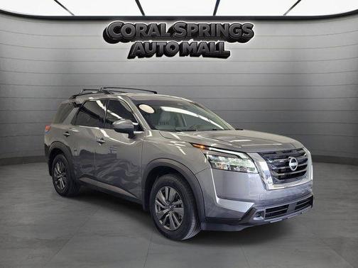 2022 Nissan Pathfinder SV