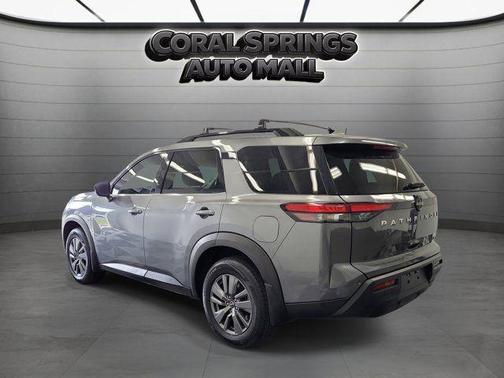 2022 Nissan Pathfinder SV