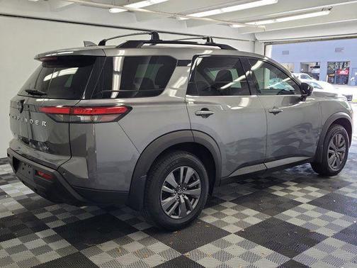 2022 Nissan Pathfinder SV