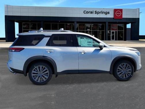 2025 Nissan Pathfinder SL