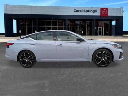 2025 Nissan Altima SR