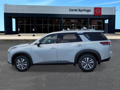 2025 Nissan Pathfinder SL