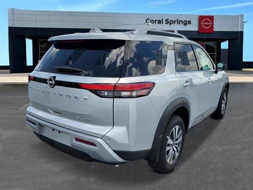 2025 Nissan Pathfinder SL