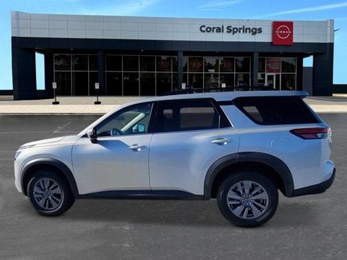 2025 Nissan Pathfinder SV