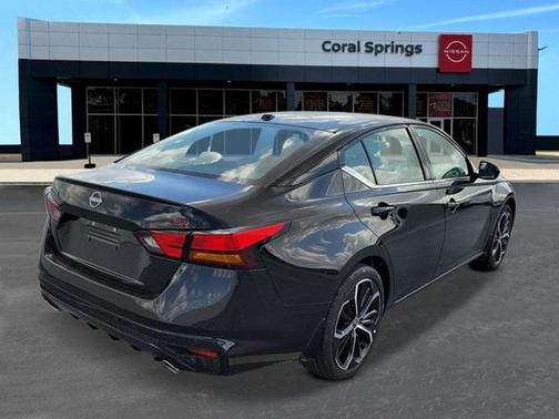 2025 Nissan Altima SR