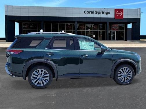 2025 Nissan Pathfinder SL
