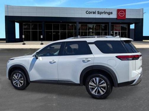 2025 Nissan Pathfinder SL