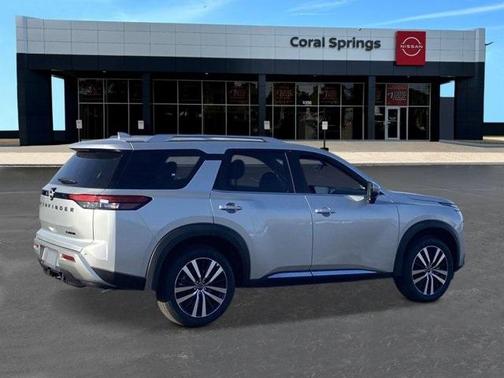 2025 Nissan Pathfinder Platinum