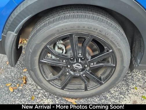 2022 Nissan Kicks SR