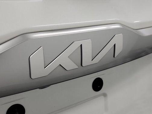 Snow White Pearl 2023 Kia Seltos LX