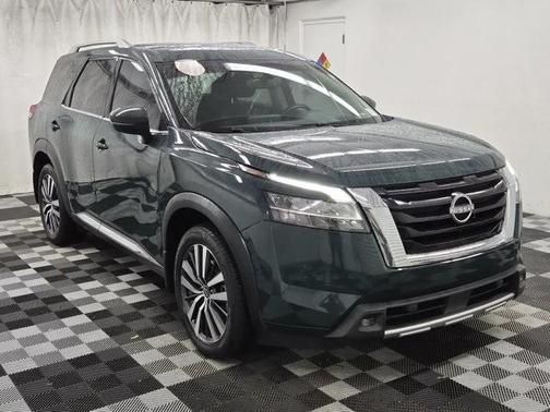 2022 Nissan Pathfinder Platinum