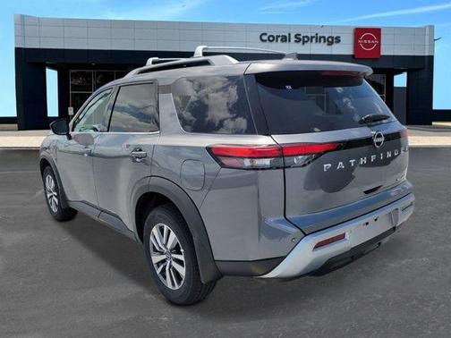 2025 Nissan Pathfinder SL