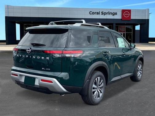 2025 Nissan Pathfinder SL