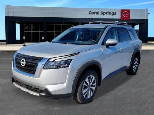 2025 Nissan Pathfinder SL