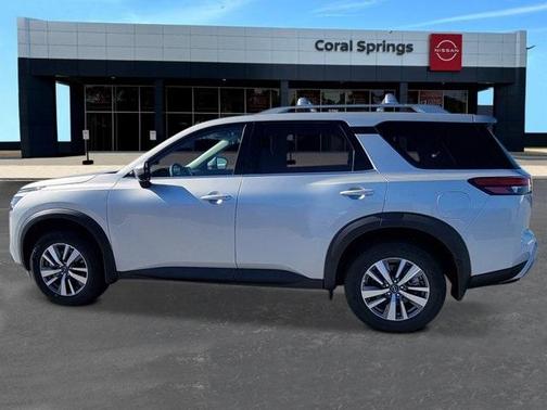 2025 Nissan Pathfinder SL