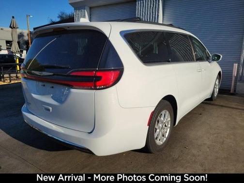 2022 Chrysler Pacifica Touring-L