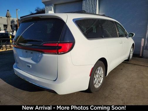 2022 Chrysler Pacifica Touring-L
